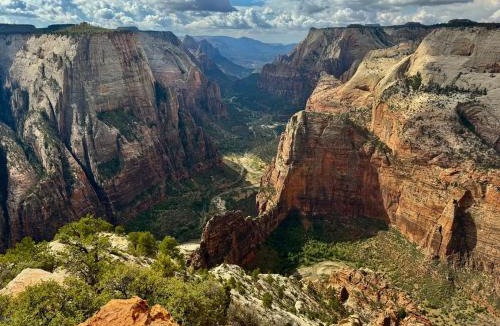 Orderville House | Hikers Haven borders Zion National Park