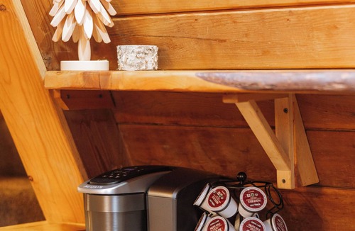 Gold Bar Cabin | Hikers Hideaway - riverfront - hot tub - WiFi!