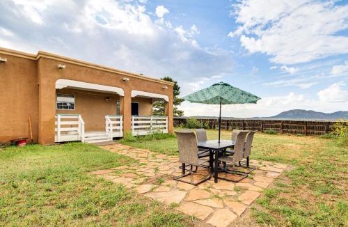 Edgewood House | Hiking Nearby! Mountain-View Home Outside ABQ