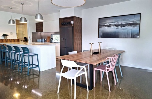 Shepparton North House | Hildeton Pool House - Beautiful large home in Shepparton