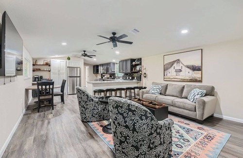 Spicewood Cottage | Hill Country Escape for Couples Sleeps 6
