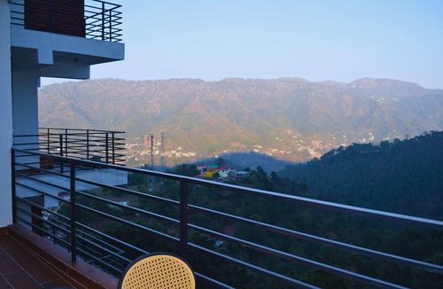 Kumarhatti Apartment | Hill Crest Escapes – Luxury 2BHK Apartment with Scenic Mountain View, Kasauli
