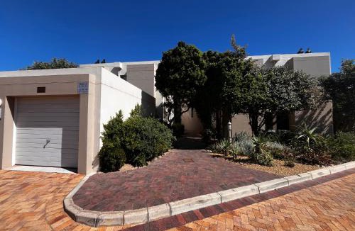 Langebaan Apartment | Hill Fore!