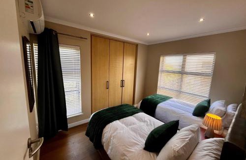 Langebaan Apartment | Hill Fore!