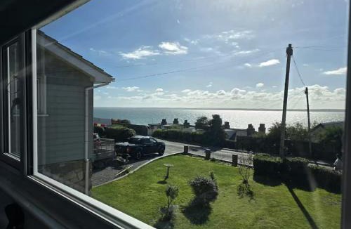 Hill Head House | Hill Head Beachside Cottage with Large Garden and Sea Views 5bed slp12