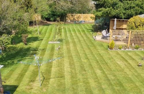 Hill Head House | Hill Head Beachside Cottage with Large Garden and Sea Views 5bed slp12