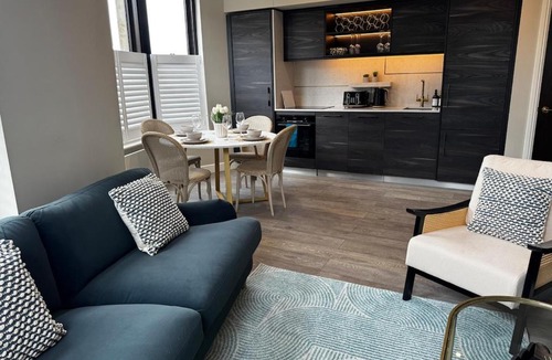 Harrogate City Centre Apartment | Hill House Luxury Central 2-Bedroom Apartment with Balcony & Free Parking, 2 x King Sized Beds