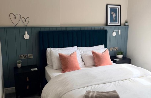 Harrogate City Centre Apartment | Hill House Luxury Central 2-Bedroom Apartment with Balcony & Free Parking, 2 x King Sized Beds
