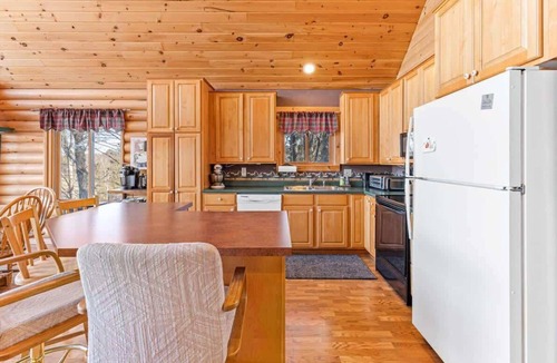 Spooner House | Hill Road Chalet on Benoit Lake in Spooner WI