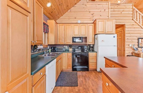 Spooner House | Hill Road Chalet on Benoit Lake in Spooner WI