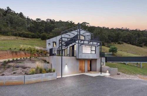 Wangaratta Forward House | Hill View