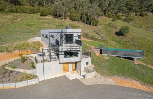 Wangaratta Forward House | Hill View