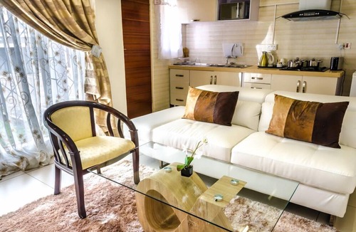 Serowe Hotel | Hill View Inn