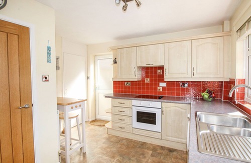 Lulworth Cottage | HILL VIEW, pet friendly, character holiday cottage in West Lulworth