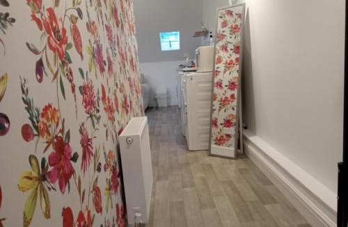 Hawick Apartment | Hill View Studio