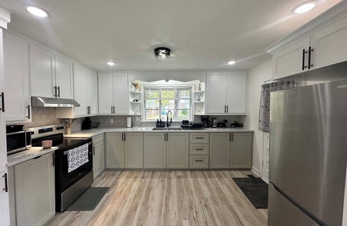 Hillcrest House | Hillcrest Luxe - 2BR with Complete Makeover & All-New Furnishings