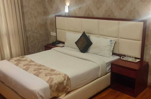 Ooty Hotel | Hillcrest Metro