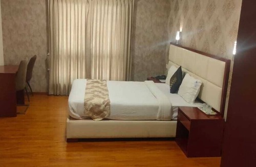 Ooty Hotel | Hillcrest Metro