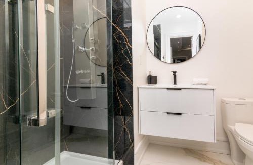 Willowdale Apartment | Hillcrest Modern House