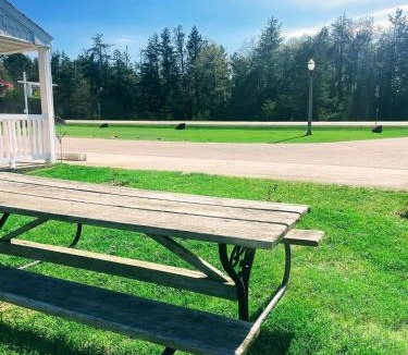 Rapid River Hotel | Hillcrest Motel