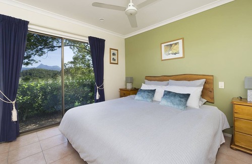 Upper Crystal Creek Bed & Breakfast | Hillcrest Mountain View Retreat