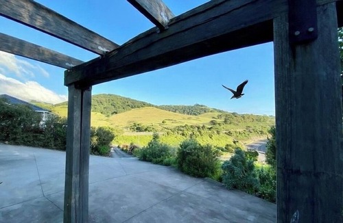 Kiama Heights Apartment | Hills View Studio @ Kiama Heights,This place has a style all its own.