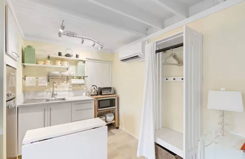Hillsdale Apartment | Hillsdale Private Studio Oasis in Portland, OR