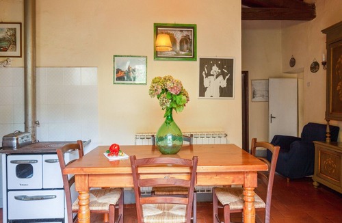 Castelfranco di Sopra House | Hillside Retreat with a View