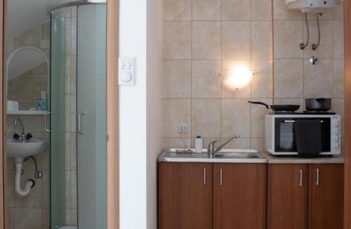 Mojdez House | Hillside Apartments