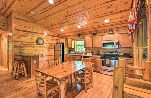 Helen Cabin | Hillside Cabin! Escape to the Mtns near Helen!
