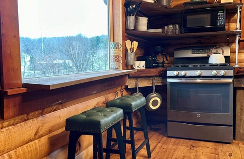 Coshocton Cabin | Hillside Cabin : Secluded Log Cabin on 15 Acres, Pond & trails. Near Woodbury