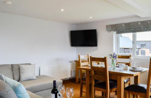 Overton-on-dee House | Hillside Cottage