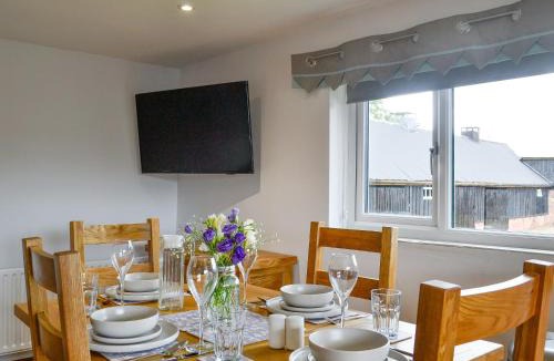 Overton-on-dee House | Hillside Cottage