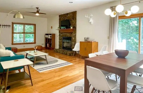 Clayton Cottage | Hillside Cottage ★ Relax/Play/Indulge/Work