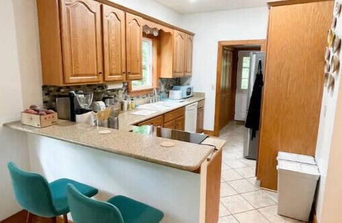 Clayton Cottage | Hillside Cottage ★ Relax/Play/Indulge/Work