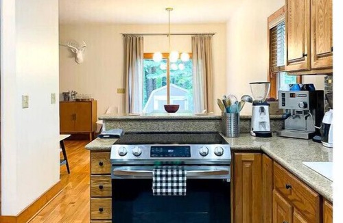 Clayton Cottage | Hillside Cottage ★ Relax/Play/Indulge/Work