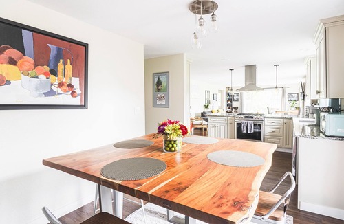 Squak Mountain House | Hillside Cottage w/Chef's Kitchen miles from Seattle