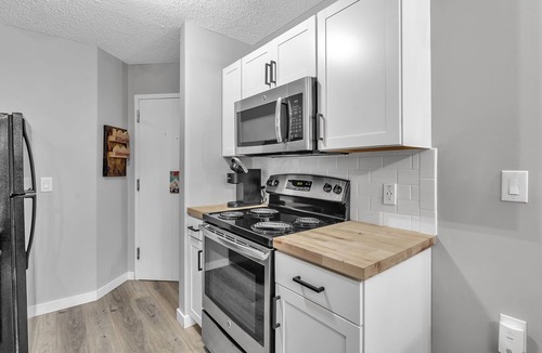 Great Valley Condo | Hillside Getaway Ski-In Ski-Out Retreat in Ellicottville, NY Sleeps 4