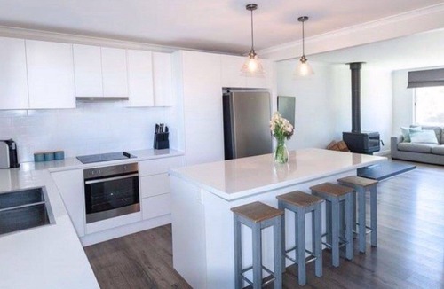 Eildon House | Hillside Haven - Beautifully presented and recently renovated family holiday home