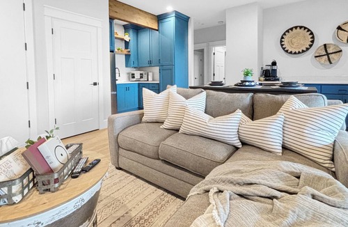 Cornelius Apartment | Hillside Haven. Hot Tub, Spa Bathroom + Covered Patio with Views