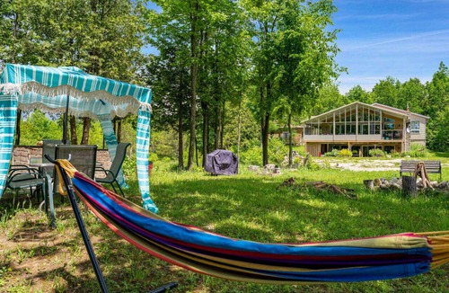 Grey Highlands House | Hillside Haven Retreat: Sunroom & Pond Escape