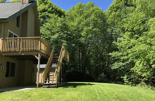 Wilmington House | Hillside Haven- Weekly + Monthly Discounts Available!