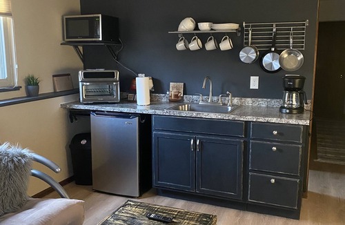 Cheyenne Meadows Apartment | Hillside Hideaway 2 Miles Ft Carson 1 mile Broadmoor World Arena Quiet & Cozy