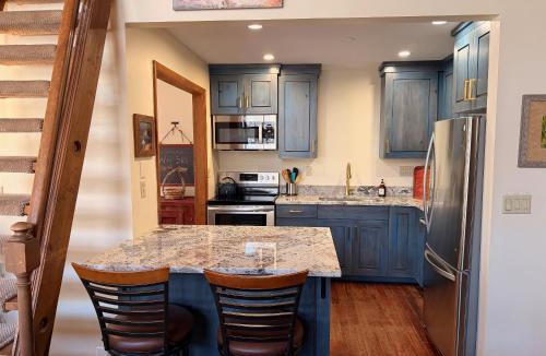 Sundance House | Hillside Hideaway - Hot Tub, Sauna, Kids loft