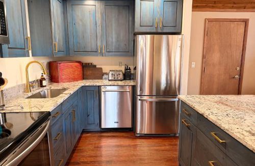 Sundance House | Hillside Hideaway - Hot Tub, Sauna, Kids loft
