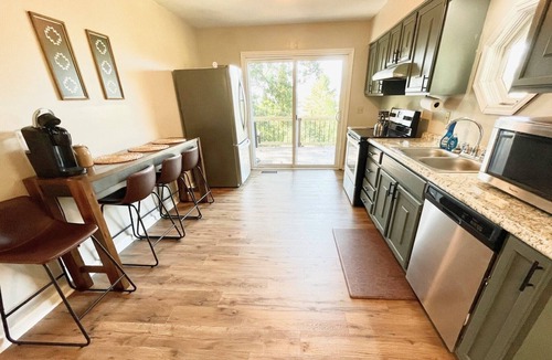 Marietta Cabin | Hillside Hideaway in Marietta, OH: 4 beds, 2 baths, stunning views!