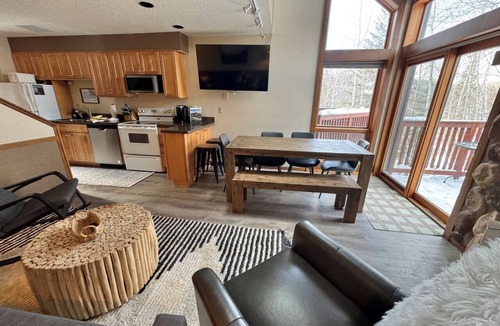 Lutsen Apartment | Hillside Hideaway | Ski-In/Ski-Out| Pool & Hot Tub