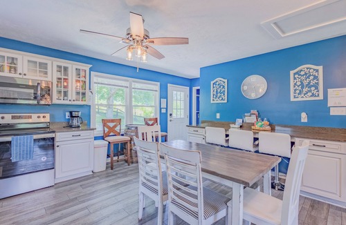 Frankfort House | Hillside Hideout With Scenic Bluegrass Hot Tub Views!