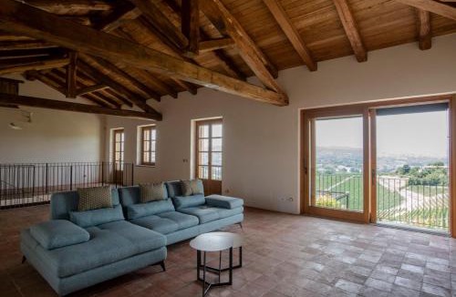 Castagnole delle Lanze House | Hillside In