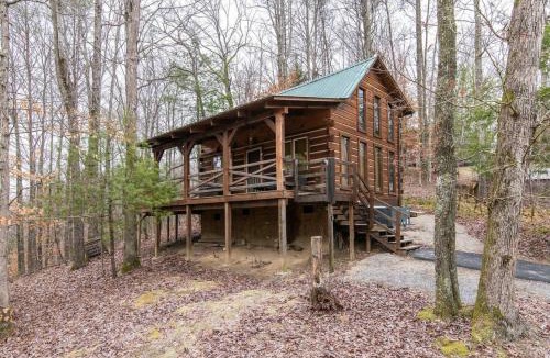 Campton House | Hillside Loft with Hot Tub Red River
